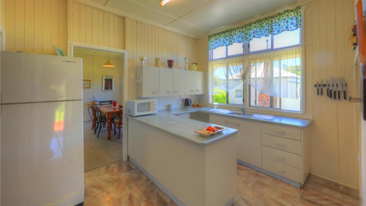 The Vines Motel & Cottages Stanthorpe Exterior photo