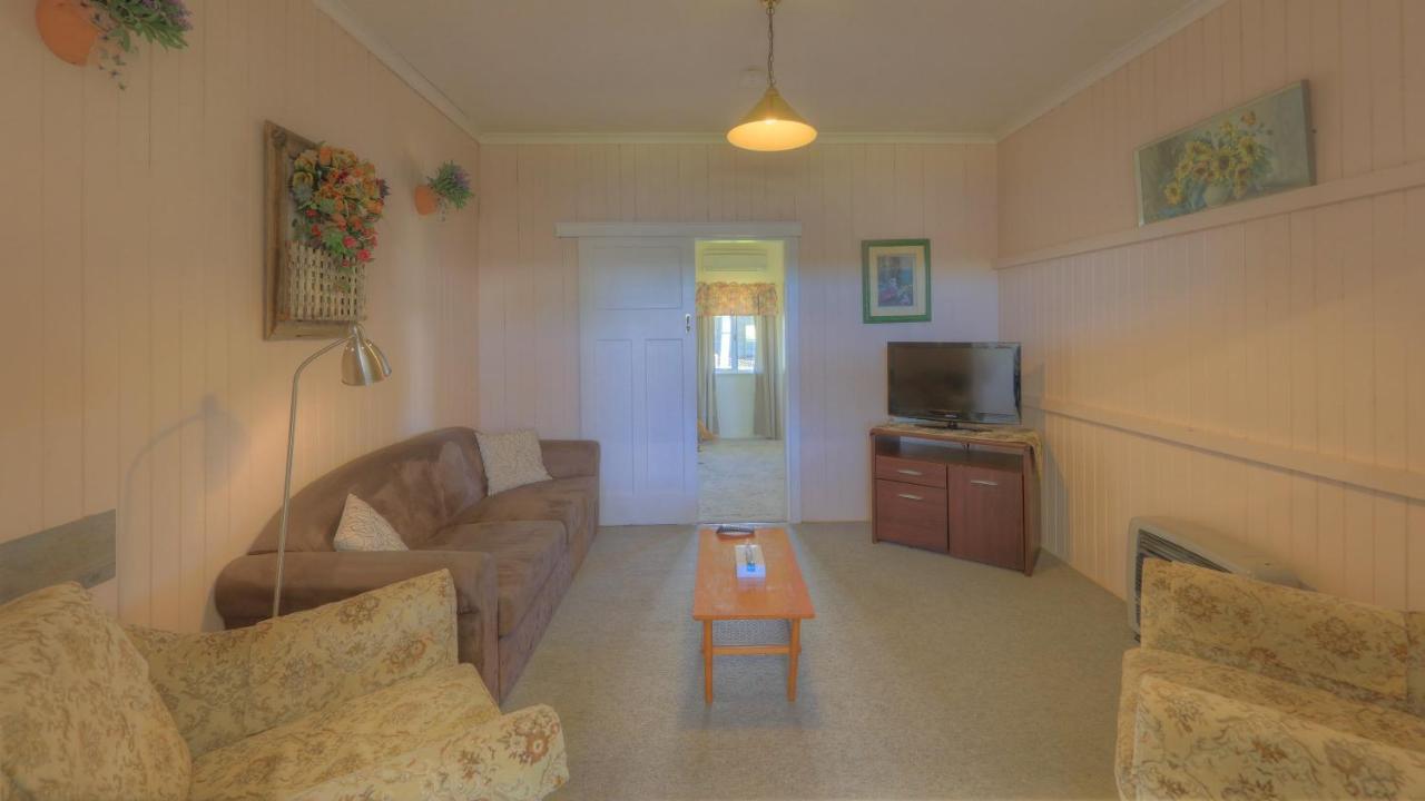 The Vines Motel & Cottages Stanthorpe Exterior photo