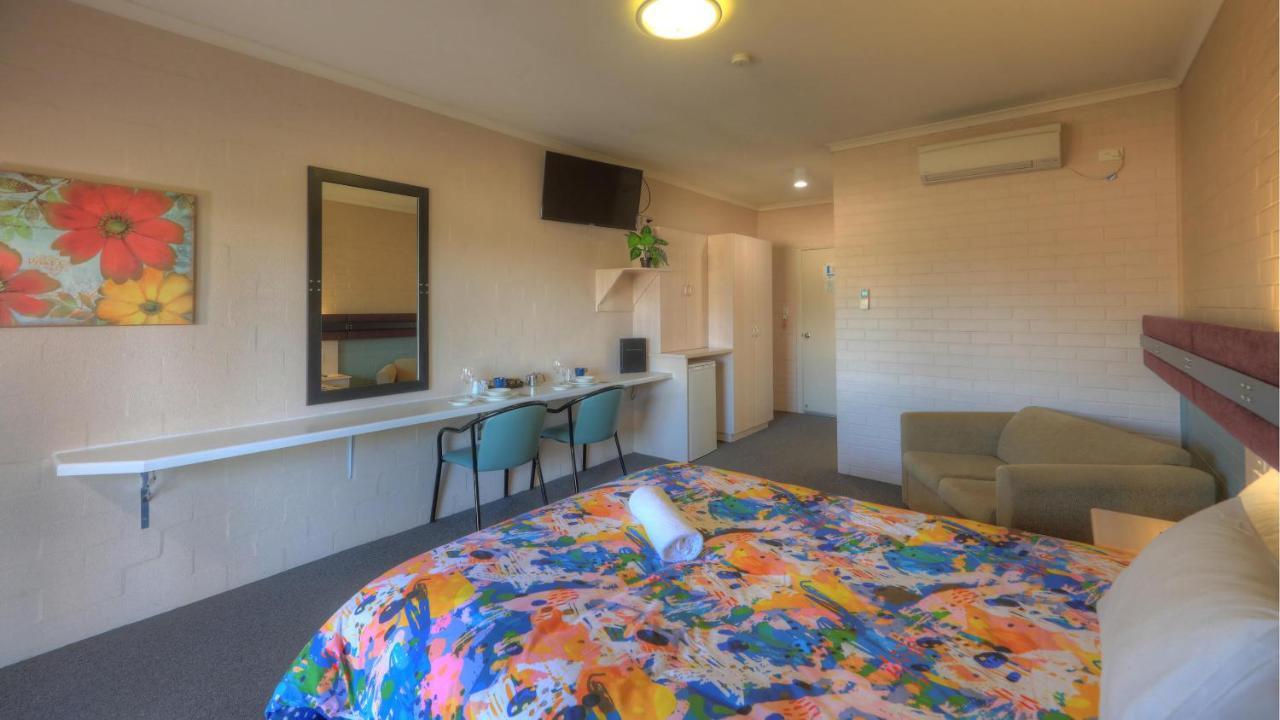 The Vines Motel & Cottages Stanthorpe Exterior photo