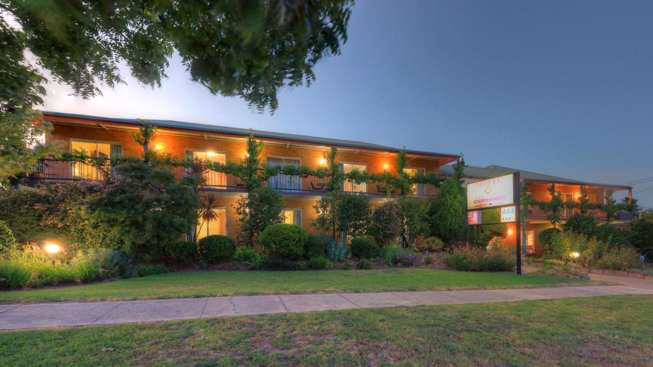 The Vines Motel & Cottages Stanthorpe Exterior photo