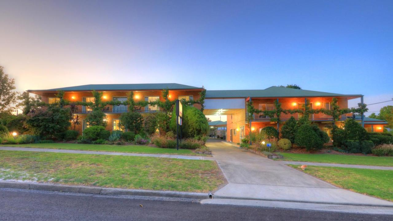 The Vines Motel & Cottages Stanthorpe Exterior photo