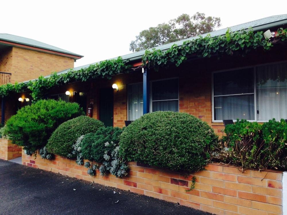 The Vines Motel & Cottages Stanthorpe Exterior photo